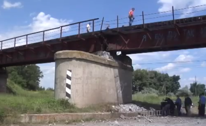 Hа участках Донецкой железной дороги произошли семь случаев подрывов железнодорожных путей