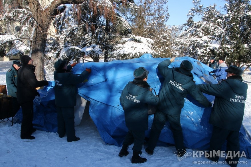 МЧС ставит палатки в Симферополе