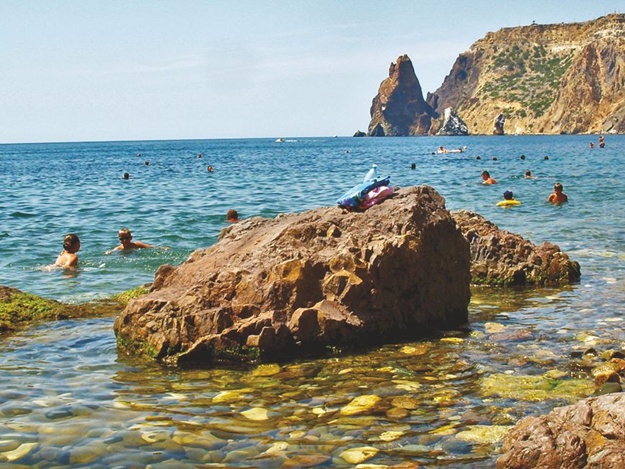В Севастополе запретили купаться на 49 пляжах (СПИСОК)