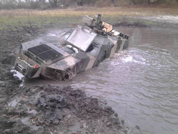 Украинские военные во время испытаний утопили броневик «Дозор-Б»