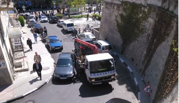 Севастопольцам предлагают бороться с нарушителями правил парковки с помощью фото
