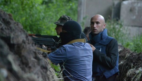 Украинские каратели взяли в плен журналистов RT и Anna-news