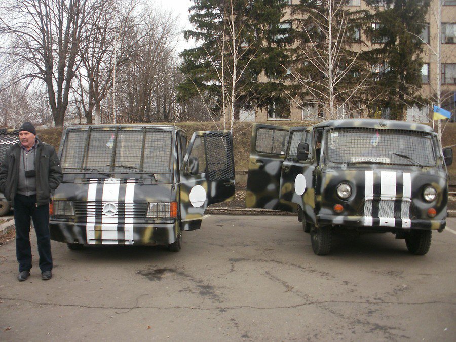 В Первомайске 79-ой отдельной аэромобильной бригаде были переданы два автомобиля