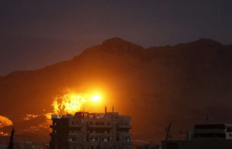 ВВС аравийской коалиции по ошибке нанесли удар по йеменским военным, погибли 30 человек