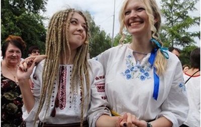 В Ивано-Франковске проводится акция ко Дню Независимости Украины «Оденем Восток в вышиванки!»
