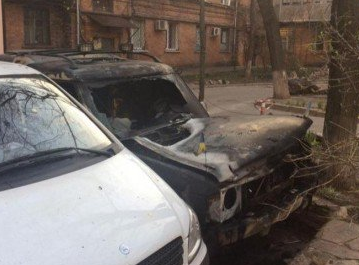 В центре Харькова сожгли авто с номером ПТН‒ПНХ (фото, видео)
