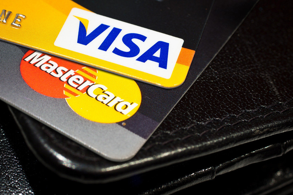 Крымчанин хочет отсудить миллион у MasterCard и Visa