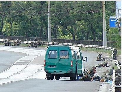 В Мариуполе после засады, устроенной ополченцами, "растерявшиеся" войска укроармии  вновь расстреляли мирных жителей