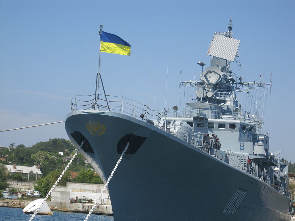 Как флагман ВМС Украины удрал через Болгарию от крейсера «Москва»