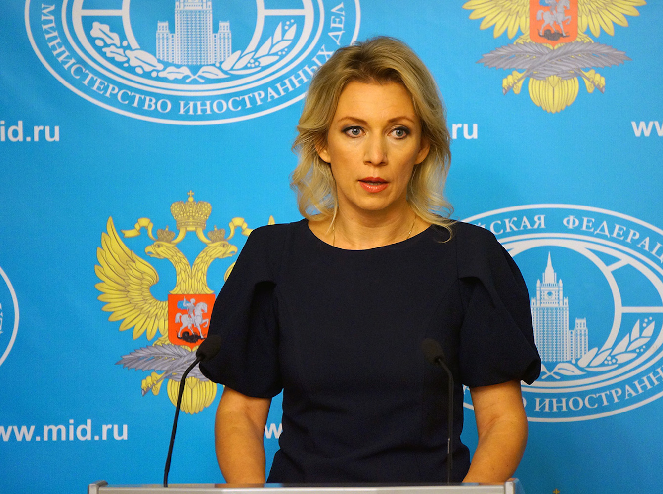Захарова высмеяла слова Порошенко о мощи армии Украины