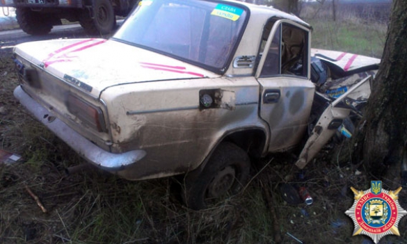 Пострадавшие попали в ДТП на автодороге Гродовка-Очеретино, на расстоянии 2 км от Димитрова.