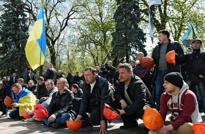 Радикалы экстремистского "Правого сектора" напали в Киеве на шахтеров