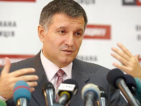 Аваков предложил закрыть суды на Украине