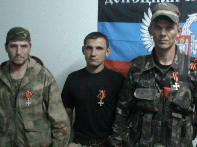 Трое бойцов подразделения “Мотороллы” награждены георгиевскими крестами