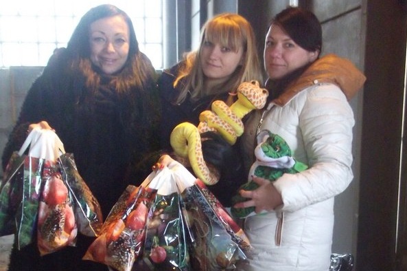 Движение Новороссия. Подарки детям и провиант для столовых