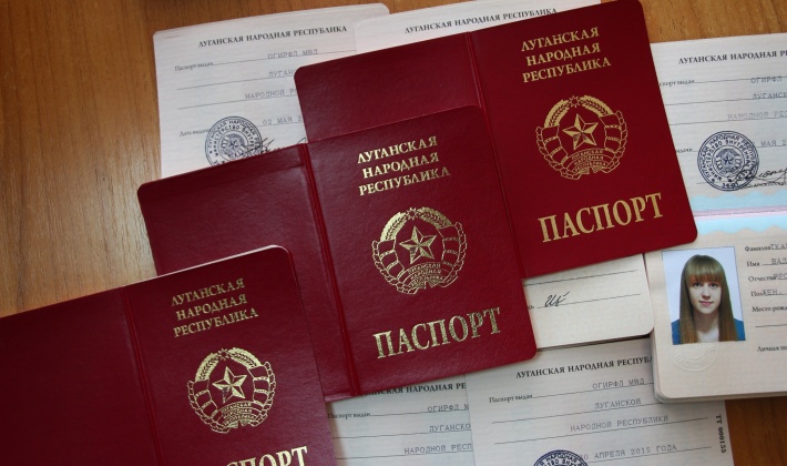 В ЛНР продолжают выдавать паспорта