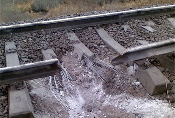 Подрывы железной дороги в Луганске