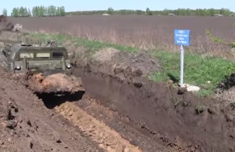 Ров на границе с РФ абсолютно бесполезен (видео)