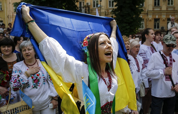 Число поддерживающих действия власти на Украине, значительно снизилось