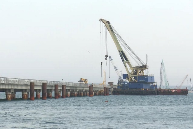 Завершено строительство первого рабочего моста через Керченский пролив