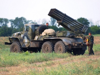 Украинские военные начали отводить артиллерию от ЛНР и ДНР