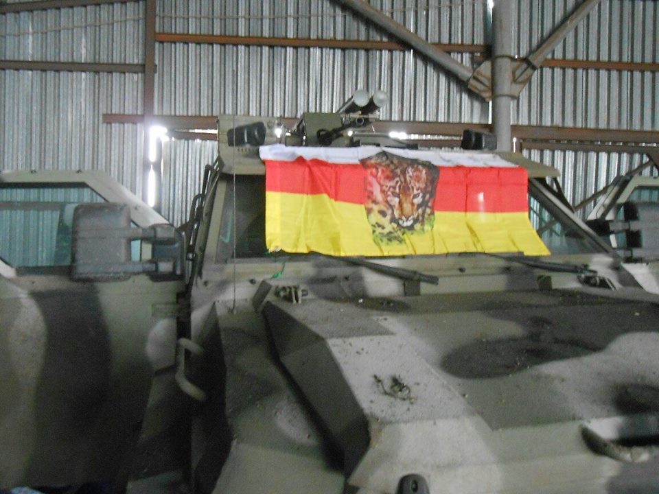 Ополченцы из Осетии захватили бронеавтомобиль "Спартан" полка "Азов"
