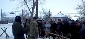 «Отважные мобилизаторы»: в оккупированном Счастье начали разносить повестки в украинскую армию (видео)