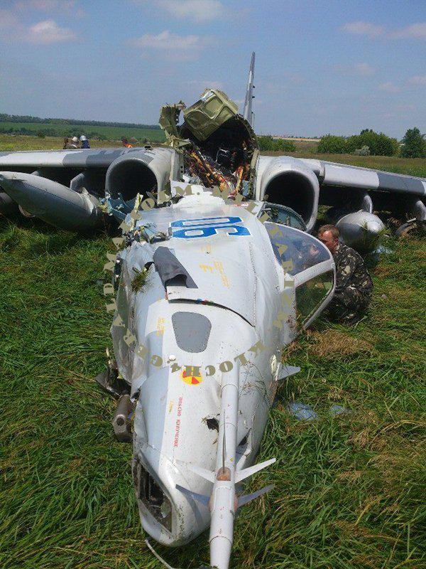 В Интернете была опубликована фотография разбившегося еще 2 июля 2014 при посадке в Днепропетровске украинского штурмовика Су-25.