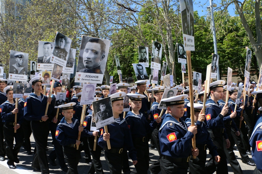 Память без границ: от Севастополя до Мурманских широт победным маршем пройдет "Бессмертный полк"