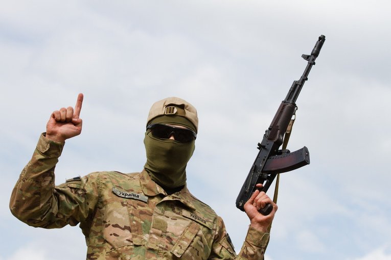 Украинские каратели заставляют жителей Новороссии рыть окопы