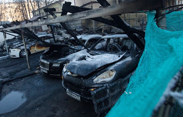 Девять иномарок сгорели на Рублевском шоссе в Москве