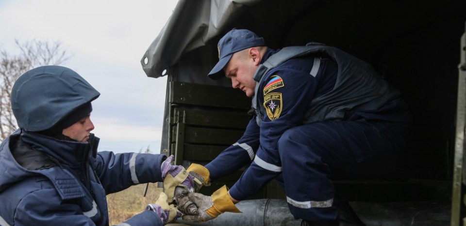 Взрывотехники МЧС ДНР продолжают работы по разминированию Донецка и Дебальцево
