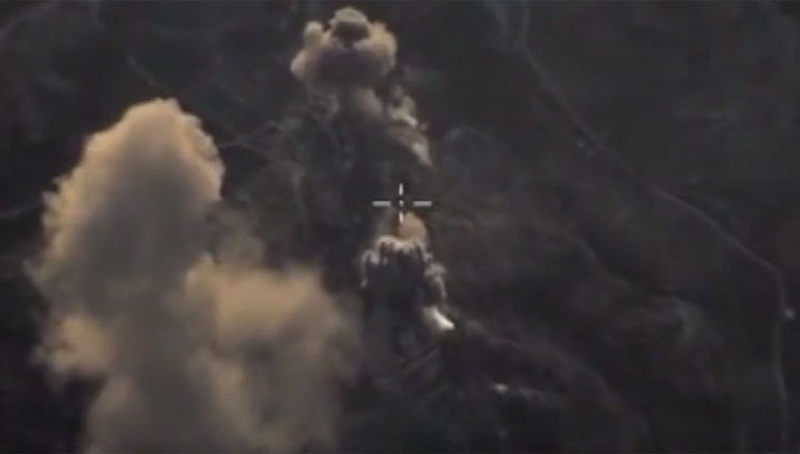 Минобороны России опубликовало видео точечных ударов по укрепрайонам ИГ