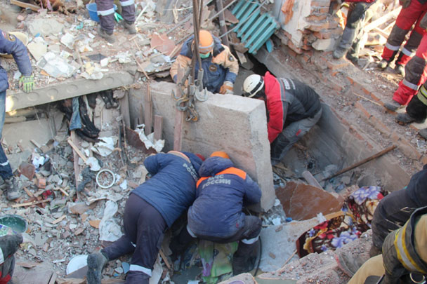 Взрыв обрушил жилой дом в Хабаровском крае, есть жертвы (фото)