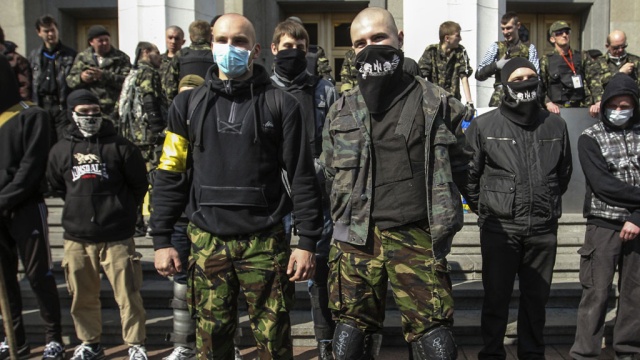 Представители «Правого сектора» устроили штурм отеля «Турист» в Киеве (видео)