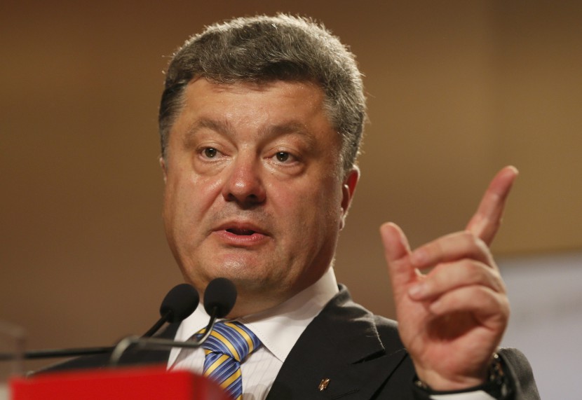 Порошенко заявил, что ни о какой федерализации и отчуждениях Донбасса в протоколе не говорится