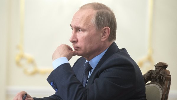 NYT: Клинтон на посту президента отмечал "огромный потенциал Путина"