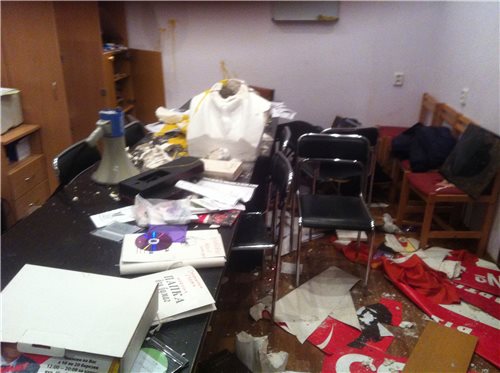 В Киеве фашисты совершили нападение на офис коммунистов (видео)
