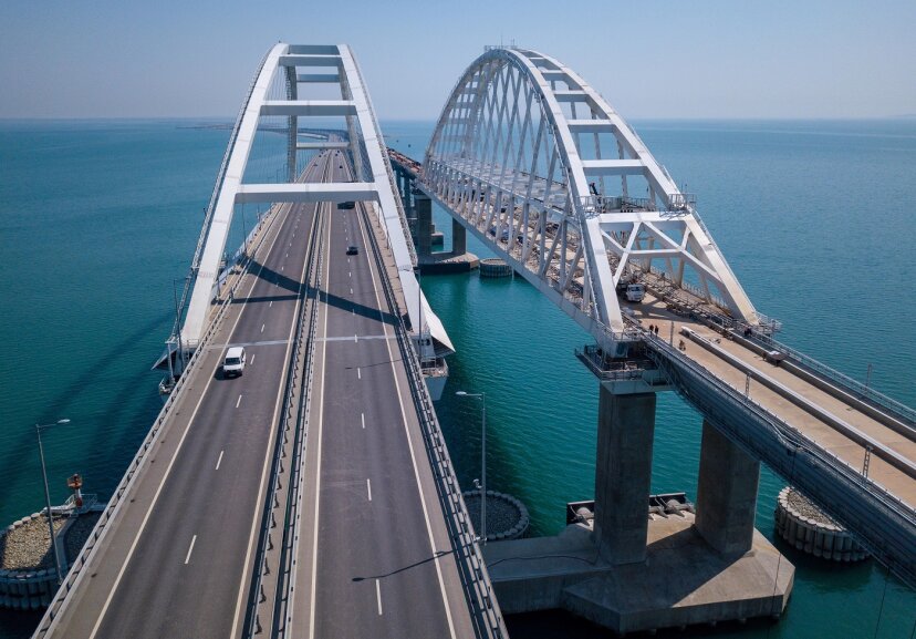 Киев анонсировал удар по Крымскому мосту при первой возможности