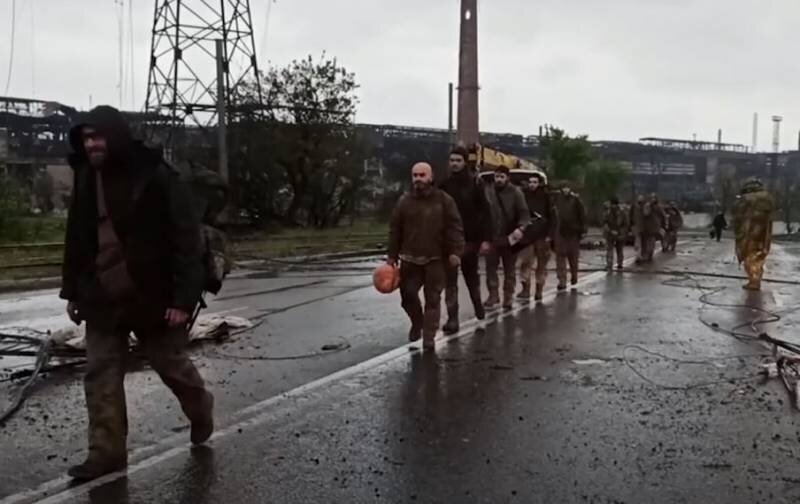 Сообщается о возникших разногласиях среди заблокированных на «Азовстали» боевиков «Азова»
