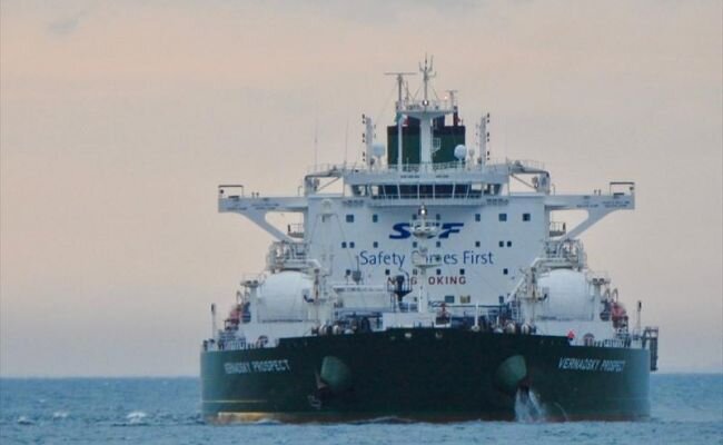 Из Европы в Азию отправилась армада танкеров с российской нефтью