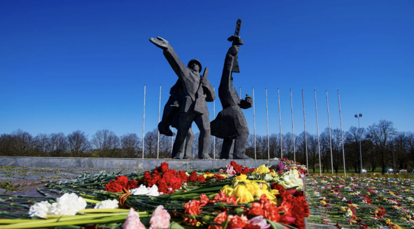 Рижская дума проголосовала за снос памятника освободителям