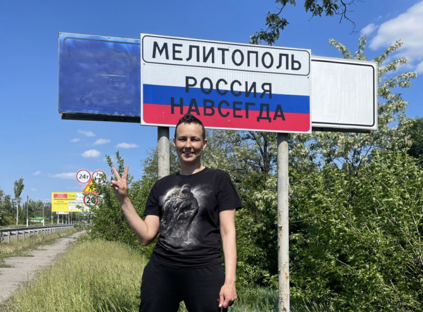 На въезде в Мелитополь установили знак "Россия навсегда"