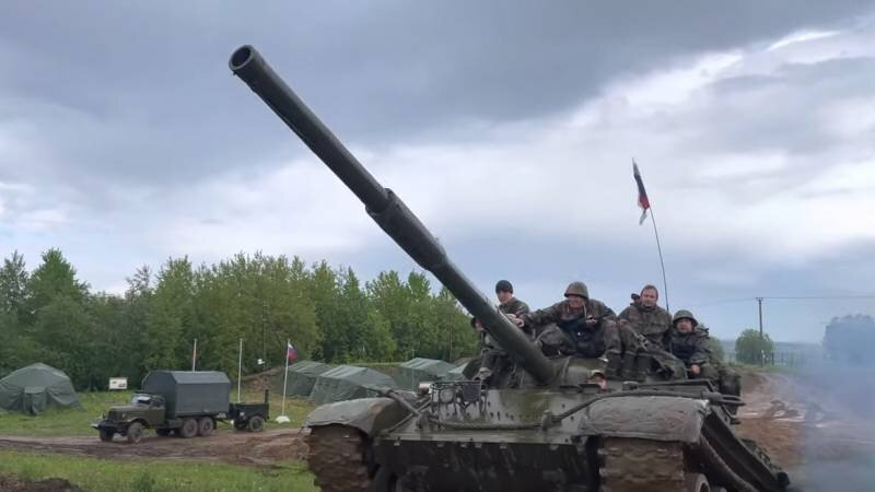 Из осетинских добровольцев сформирован танковый батальон на Т-62М