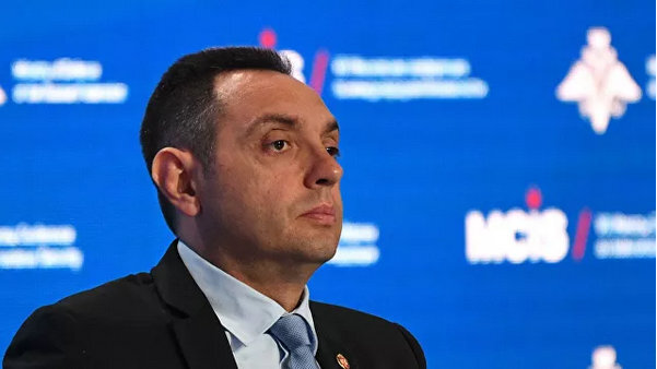 Сербский министр ответил главе ЕК на призыв выбрать сторону