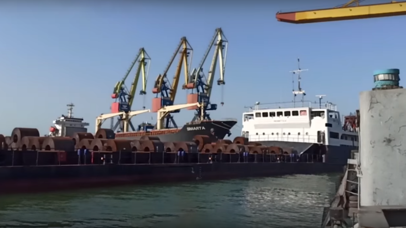 Второе судно прибыло в порт Мариуполя для загрузки металлопродукции