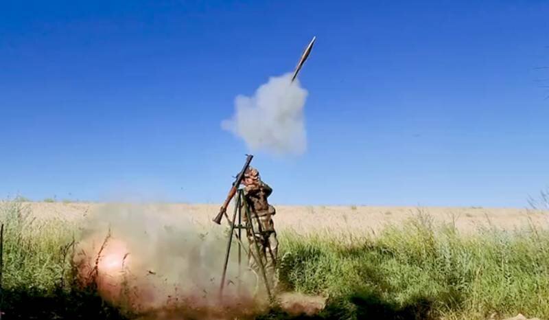 Бойцы ДНР переделали гранатомёт РПГ-7 для ведения дальнего огня