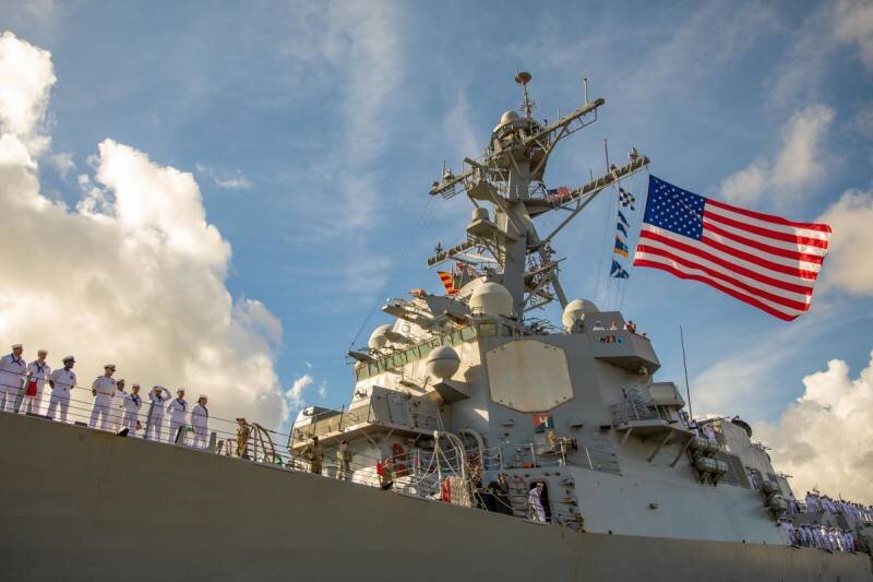 Минобороны КНР: Эсминец ВМС США вторгся в китайские территориальные воды