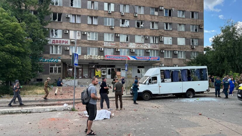 ВСУ обстреляли автостанцию в центре Донецка, два человека погибли
