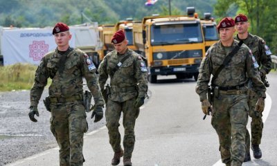 Возглавляемые НАТО силы стянули к мосту через реку в Косовска-Митровице